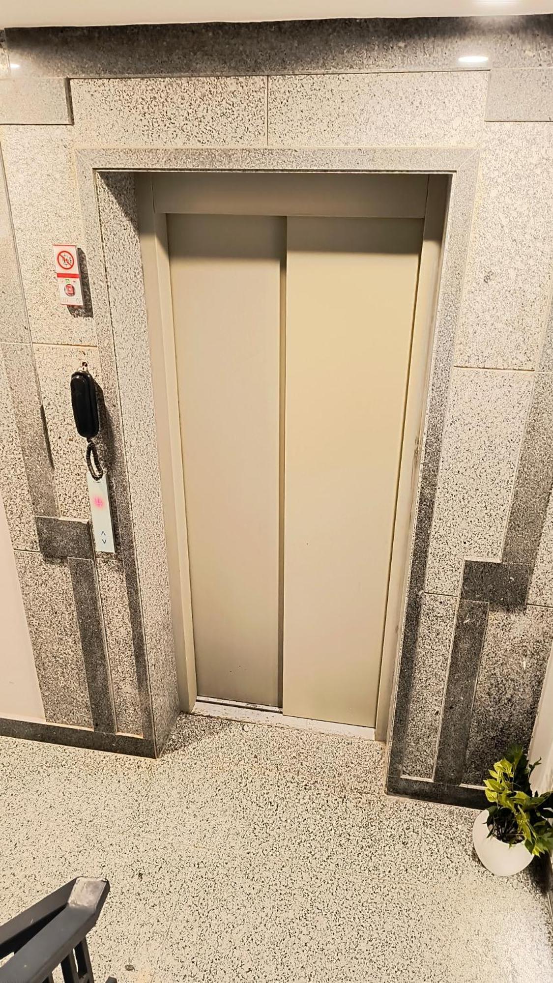 Hotel Gianmala Residency South Extension Near Aiims Delhi Yeni Delhi Dış mekan fotoğraf